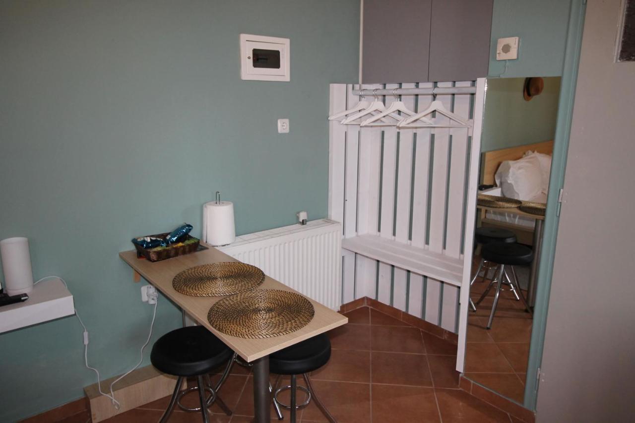 Pikinas Studios Near Ath Airport Markópoulon Esterno foto